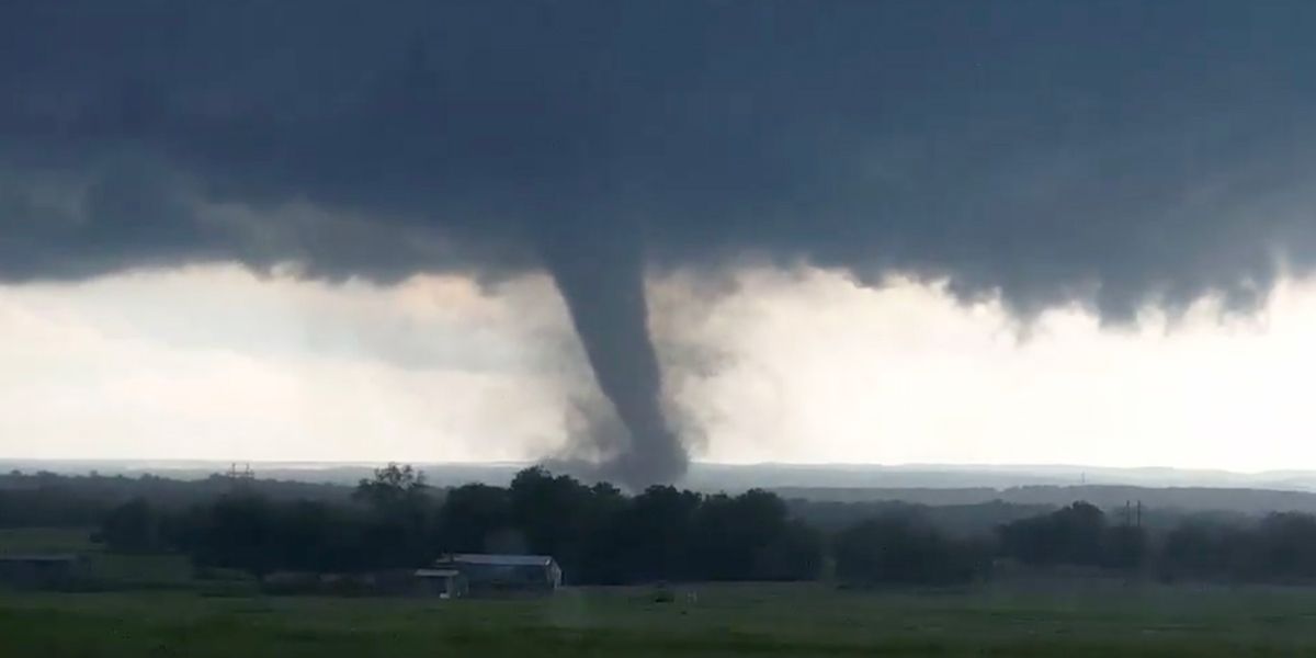 Una veintena de tornados dejó catastróficos daños en el estado de Illinois, Estados Unidos