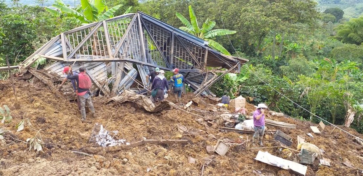 Deslizamiento de tierra dejó muertos a dos niños y una mujer en Calarcá
