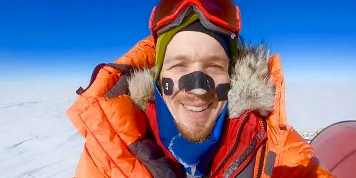 Un hombre logró cruzar de norte a sur la Antártida a pie y en solitario