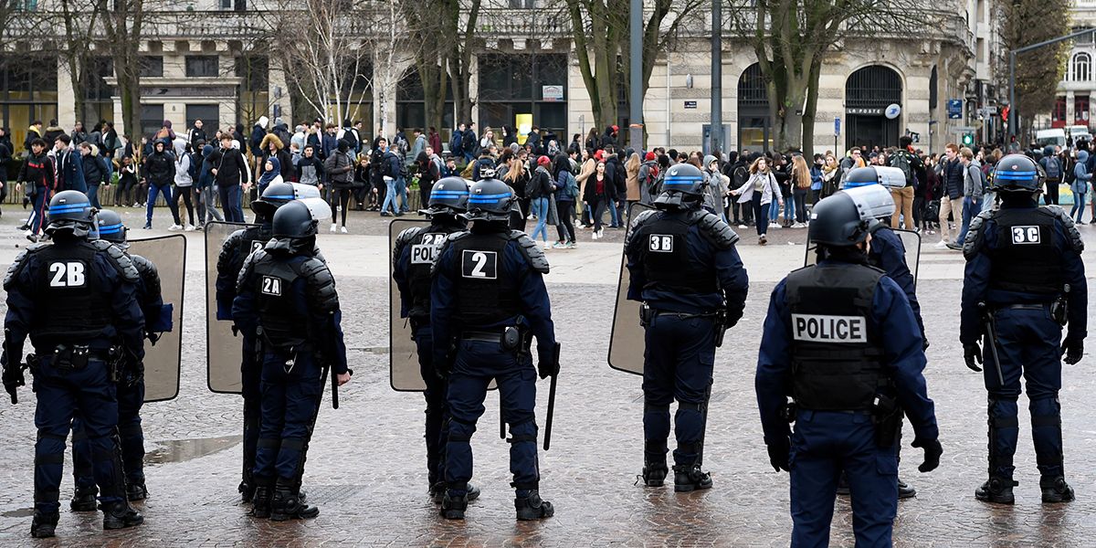 Francia redobla esfuerzos para evitar caos en protestas de ‘chalecos amarillos’