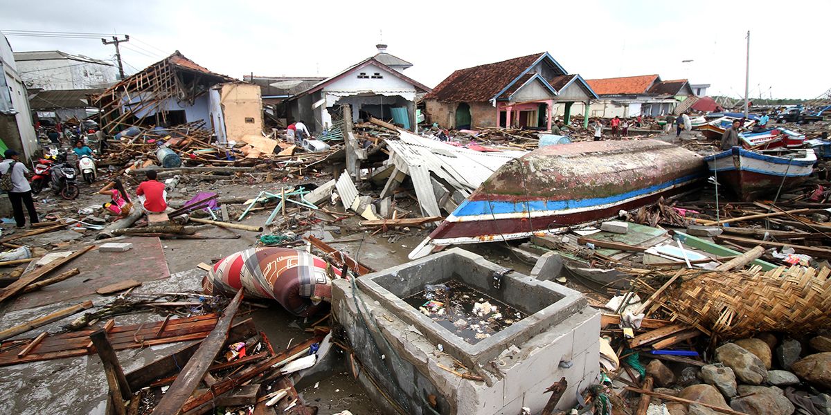 Tsunami en Indonesia deja 373 muertos, 1.459 heridos y 128 desaparecidos