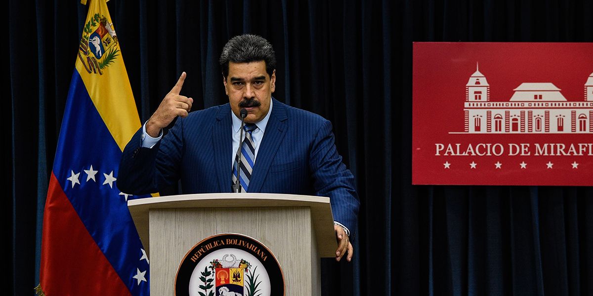 Maduro acusa a Colombia de entrenar paramilitares en Tolemaida para matarlo