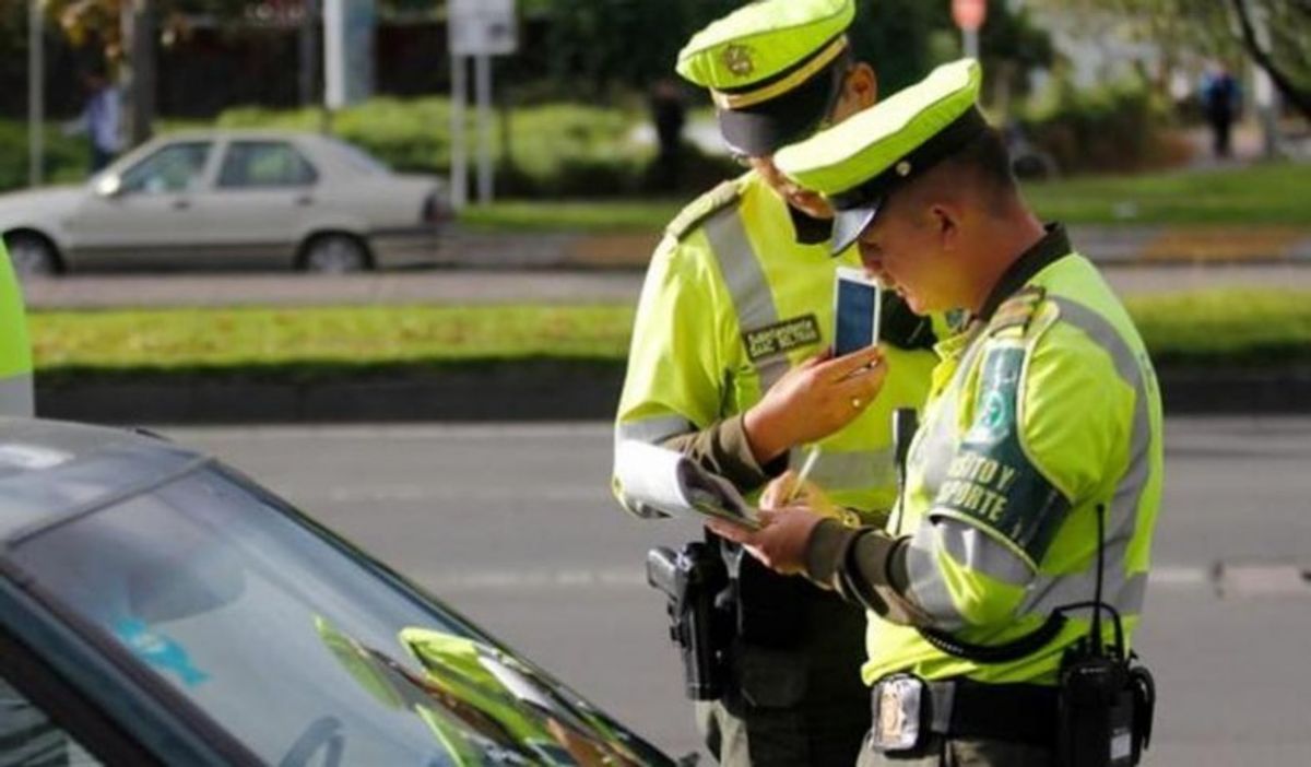 Encuesta CNC – Noticentro 1 CM&: ¿Agentes de tránsito civiles o policías de tránsito?