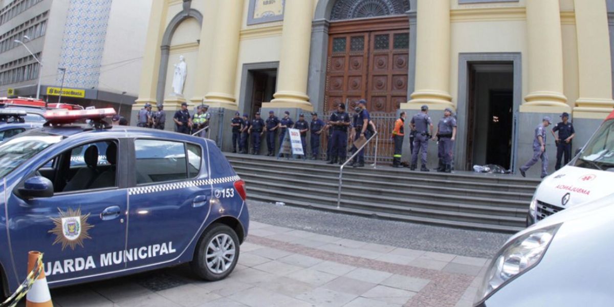 Hombre asesina a cuatro fieles en catedral de Brasil y luego se quita la vida