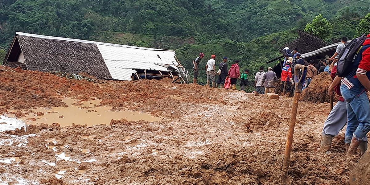 Aumenta a 15 el número de muertos tras deslizamiento en la isla indonesia de Java