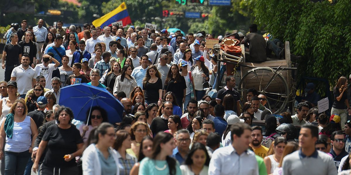 Venezolanos salieron a las calles para exigir el ‘cese de la usurpación’ de Maduro