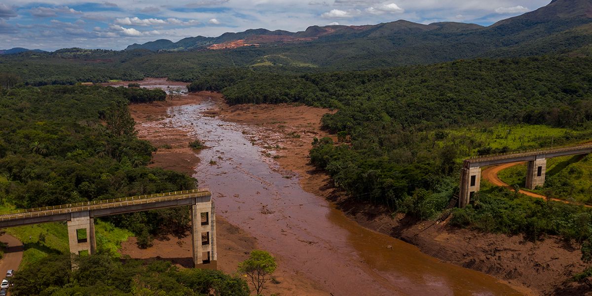 Aumenta a 58 cifra de muertos y a 305 desaparecidos tras ruptura de represa en Brasil