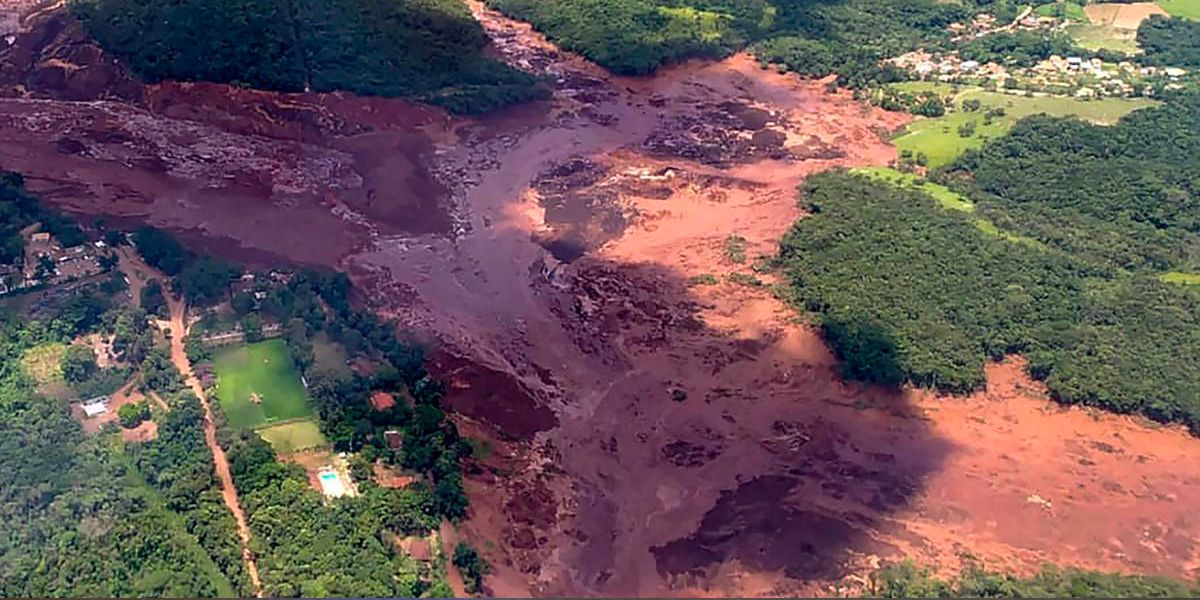 Se eleva a 65 el número de muertos por la ruptura de un dique minero en Brasil