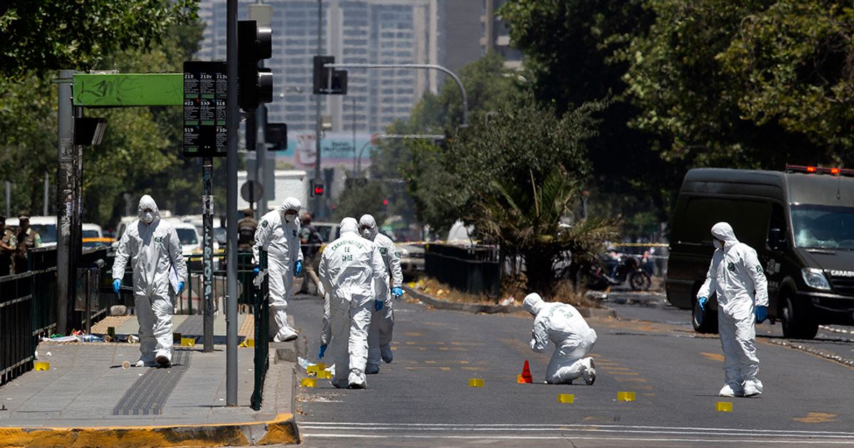 Cinco personas heridas por explosión en parada de autobús en Santiago de Chile