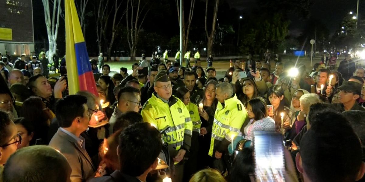 Bogotanos rinden homenaje a las víctimas del atentado  