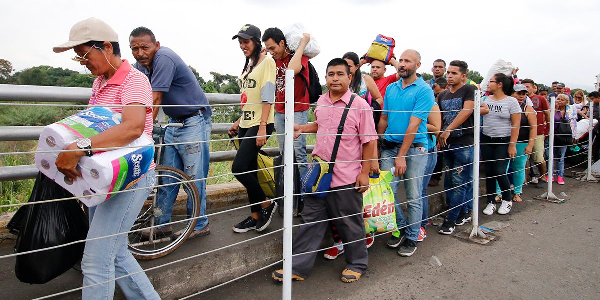 Más de 5000 personas dejan cada día Venezuela con destino a países vecinos