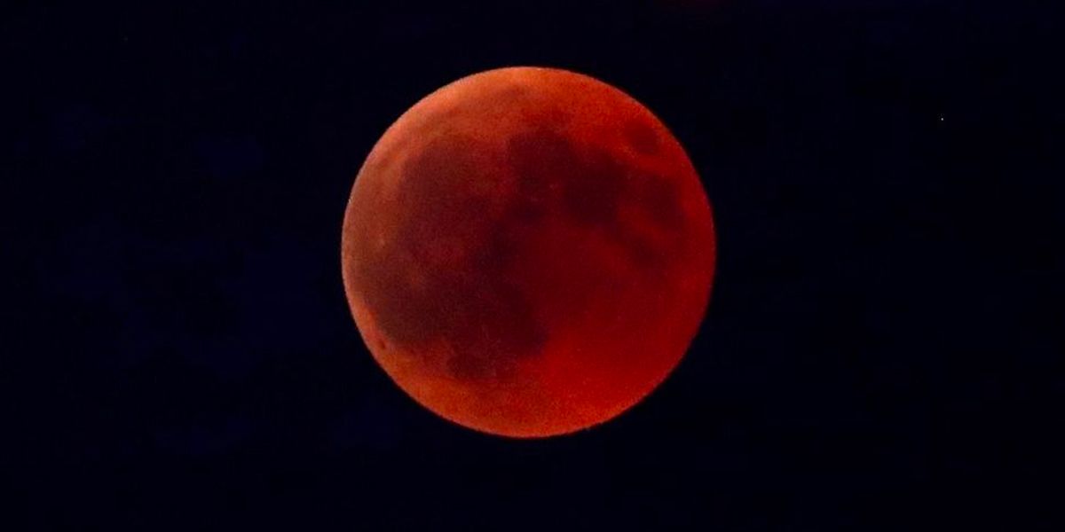 El mundo se prepara para ver el eclipse de Luna este domingo  