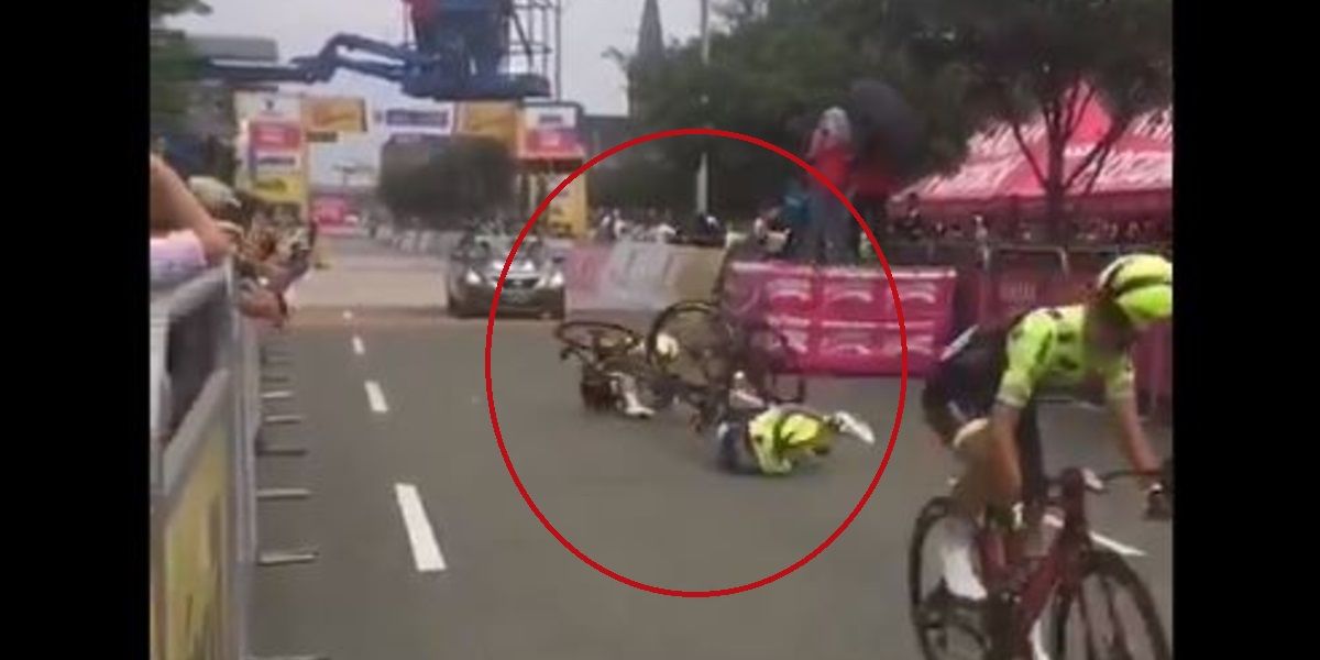 El ‘policía acostado’ que provocó aparatosas caídas en el Tour Colombia 2.1