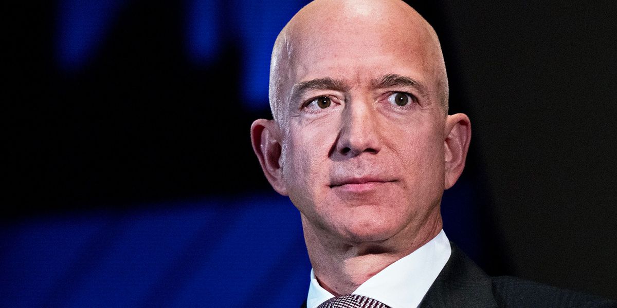 Jeff Bezos denuncia extorsión de un tabloide estadounidense