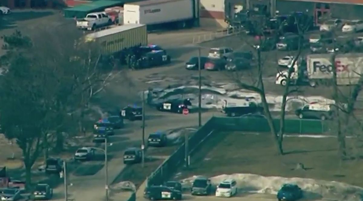 Seis muertos deja tiroteo en una fábrica en las afueras de Chicago