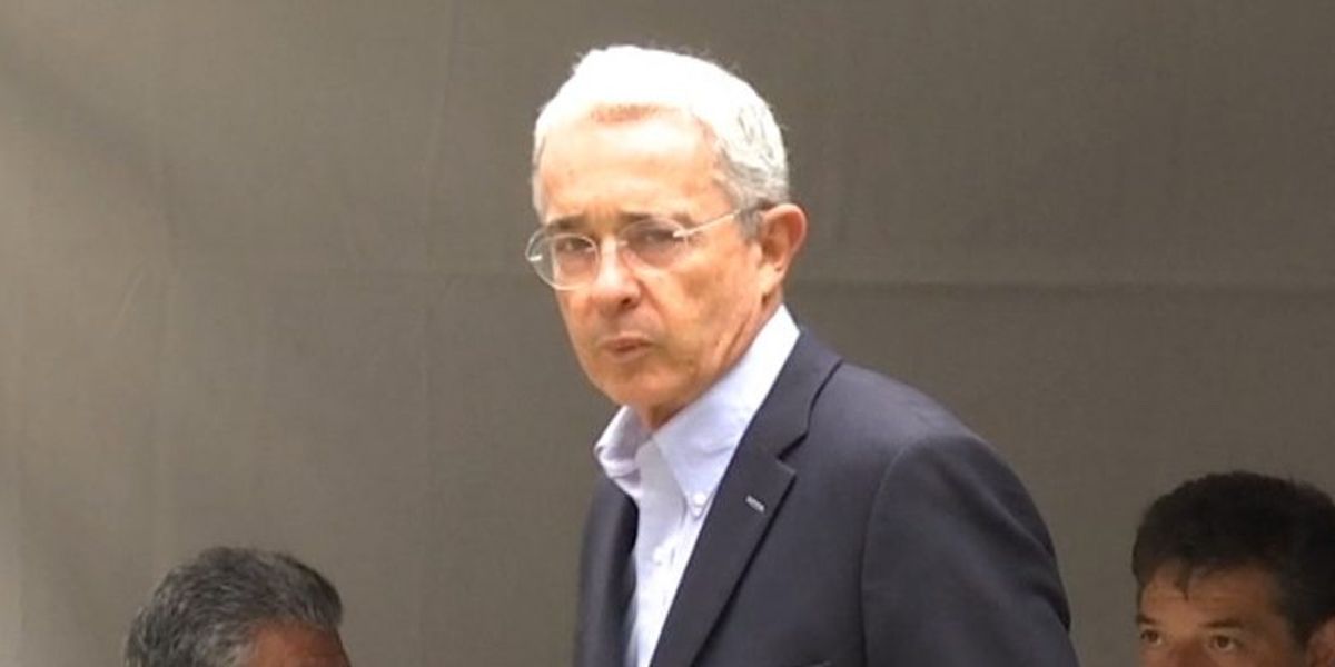 Ordenan traslado de testigo en investigación contra Álvaro Uribe