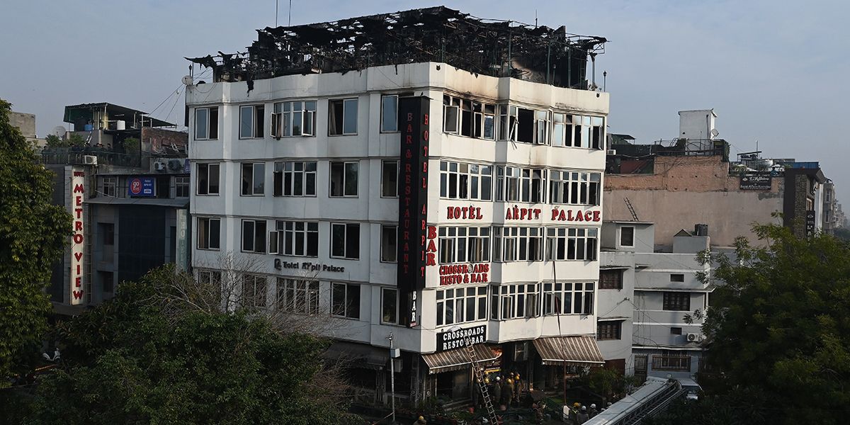 Al menos 17 muertos tras incendio en hotel de Nueva Delhi
