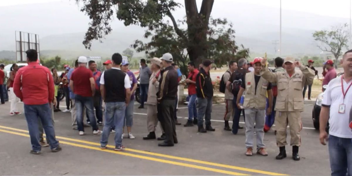 Simpatizantes del chavismo se movilizan en Tachira, frontera con Venezuela