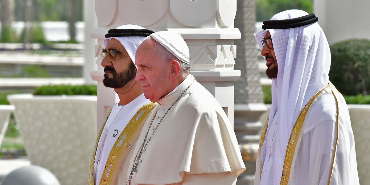 En histórica visita a Emiratos Árabes el papa firma acuerdo de fraternidad con líder musulmán