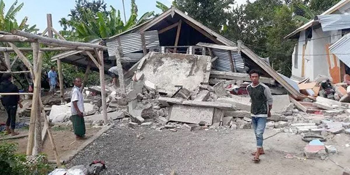 Al menos 48 heridos y más de 300 casas dañadas por sismo en isla indonesia de Sumatra