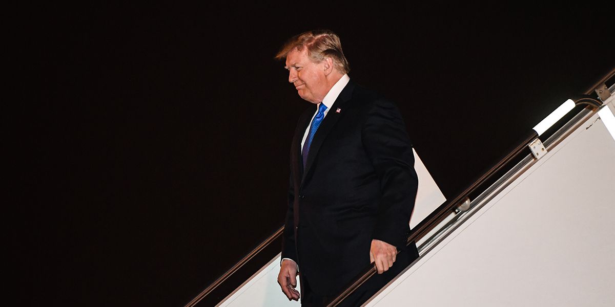 Presidente Trump llega a Hanoi en víspera de su segunda cumbre con Kim Jong-un