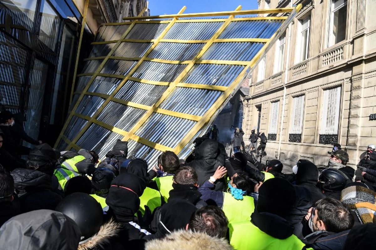 Fuertes críticas al gobierno francés por los destrozos en París