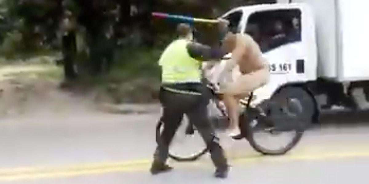 Hombre pedaleó desnudo entre El Socorro y Piedecuesta en Santander