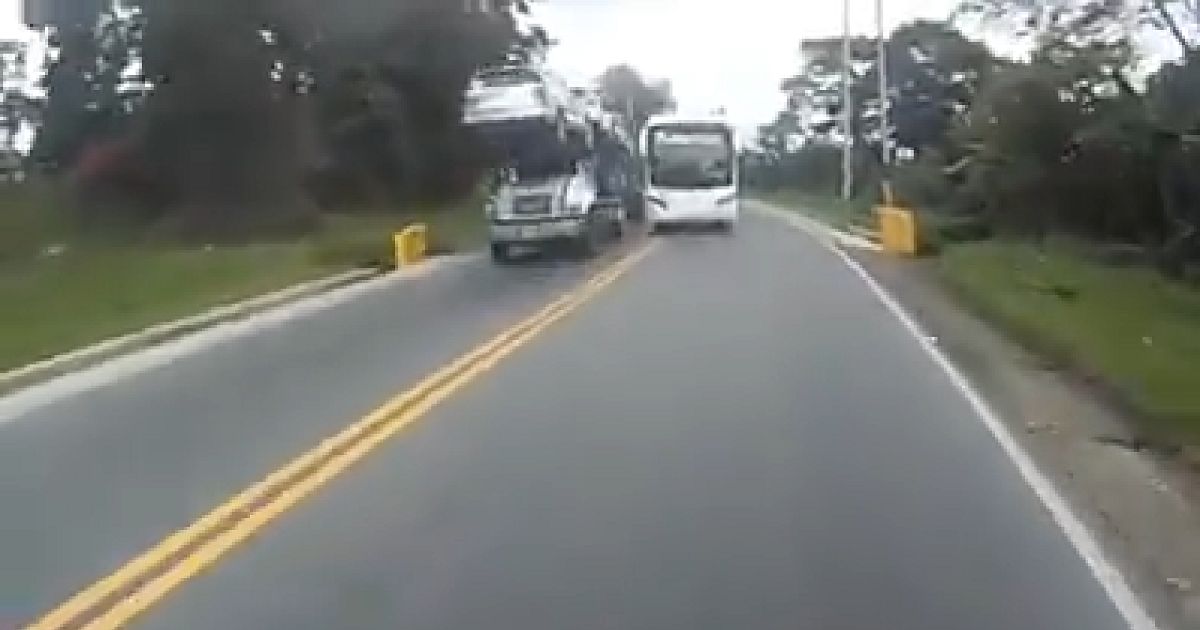 (Video) De “asesino en potencia” califican a este conductor de bus intermunicipal