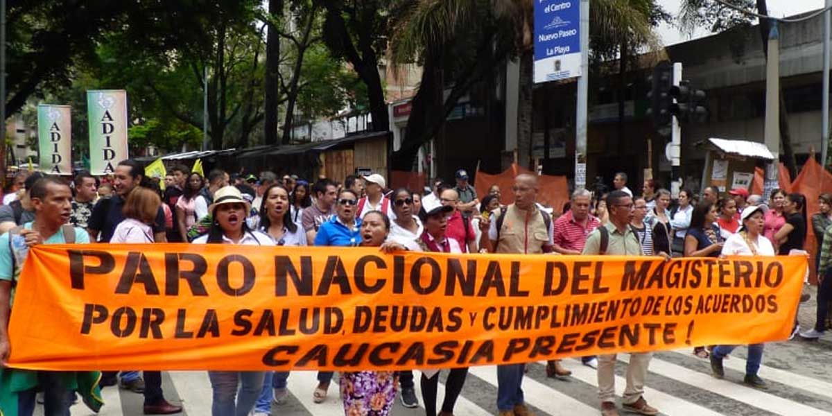 Con marcha, maestros en Medellín protestan por baja calidad de servicio de salud
