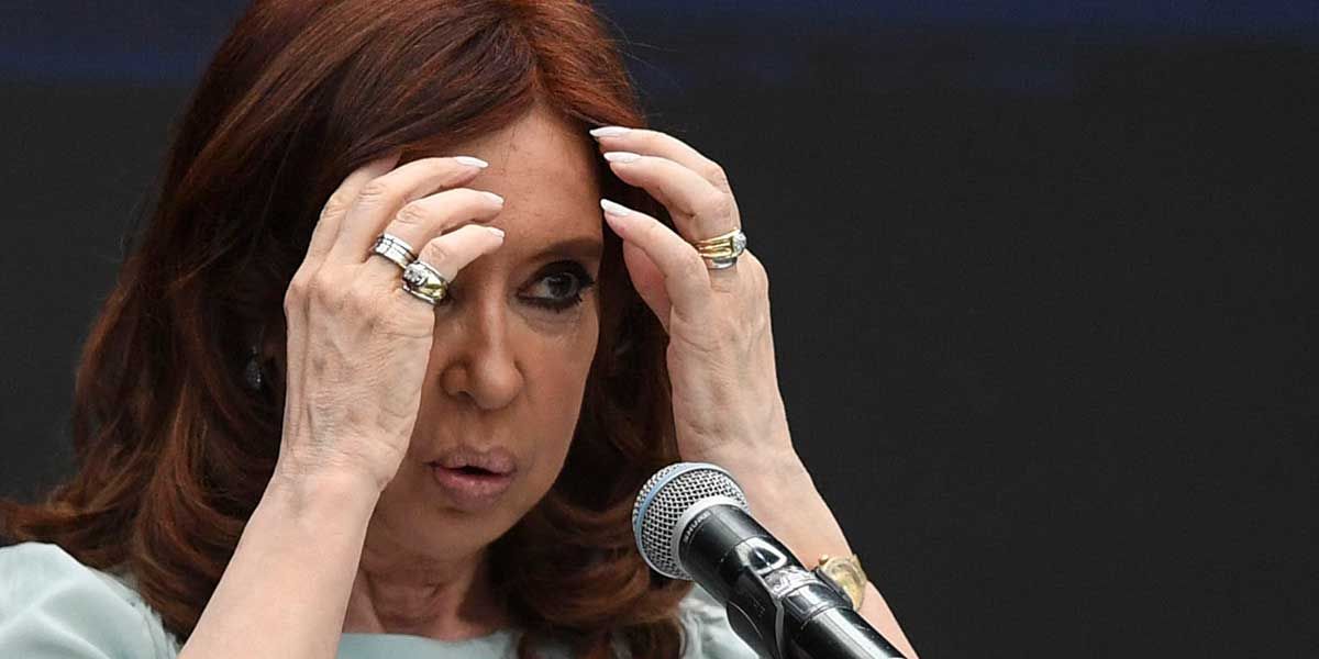 Procesan a Cristina Fernández por tener en su casa documentos históricos