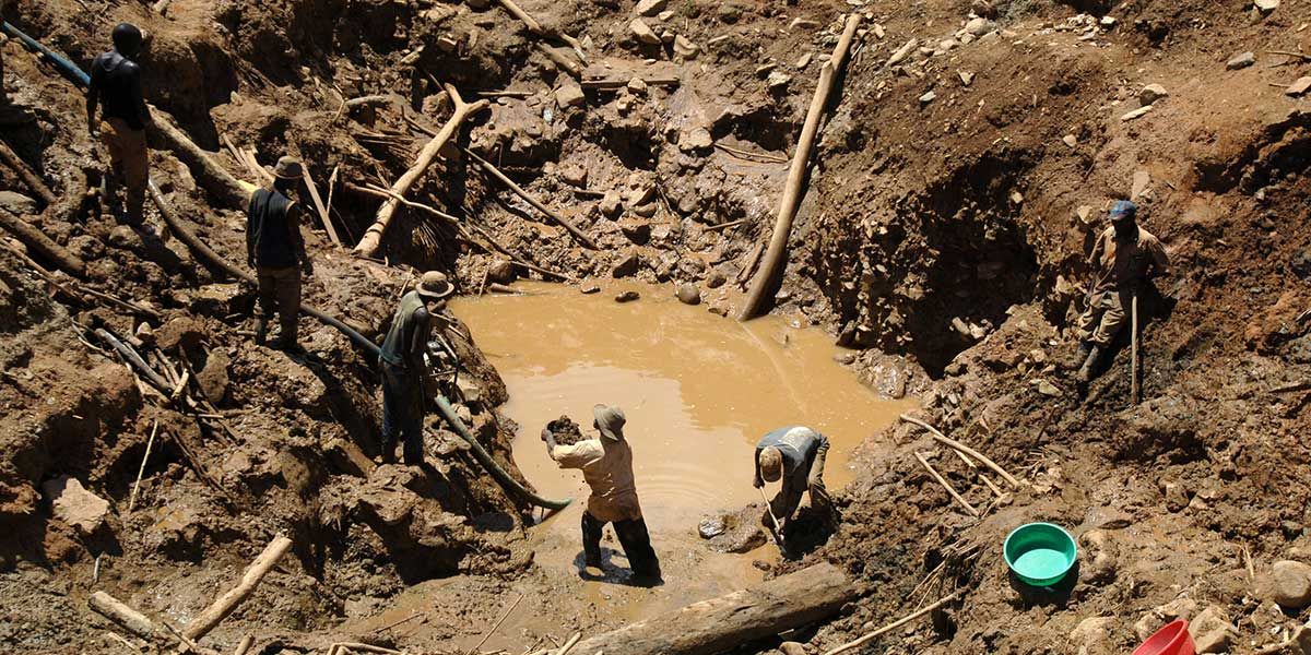 Encuentran a 14 mineros muertos tras derrumbe en mina de RD del Congo