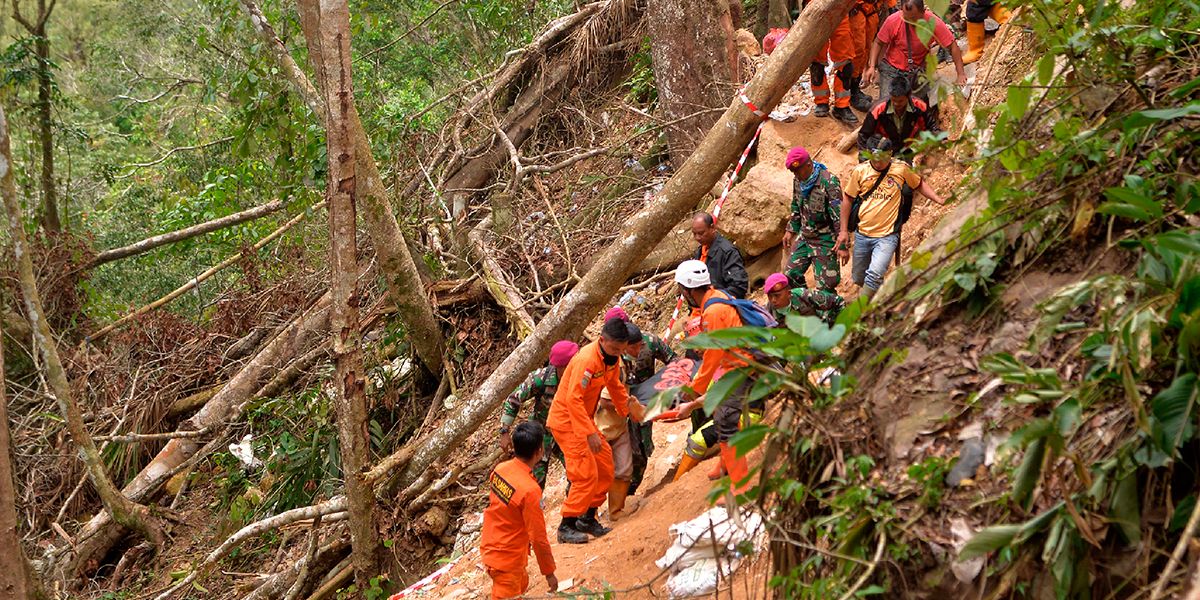 Amplían a una semana las operaciones de rescate de mineros sepultados en Indonesia
