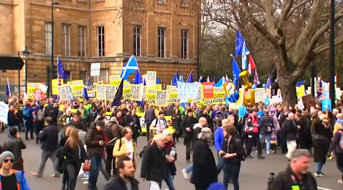En Inglaterra manifestantes salieron a las calles para pedir un nuevo referéndum