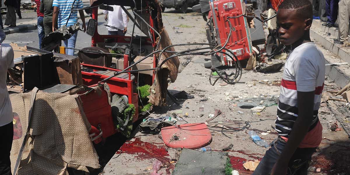 15 muertos y 22 heridos al estallar carro bomba en Mogadiscio, Somalia