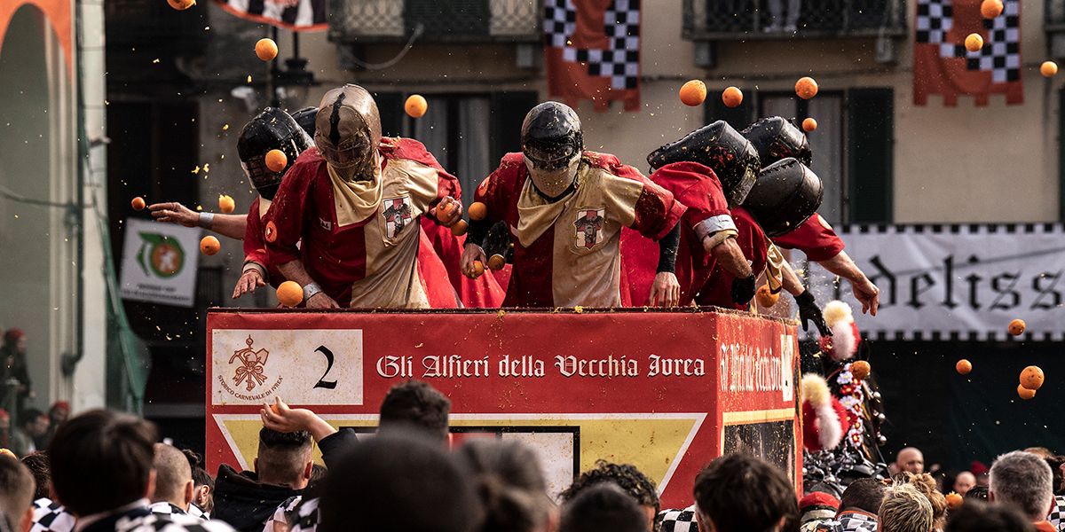 Carnaval de Ivrea: la legendaria ‘Batalla de las naranjas’