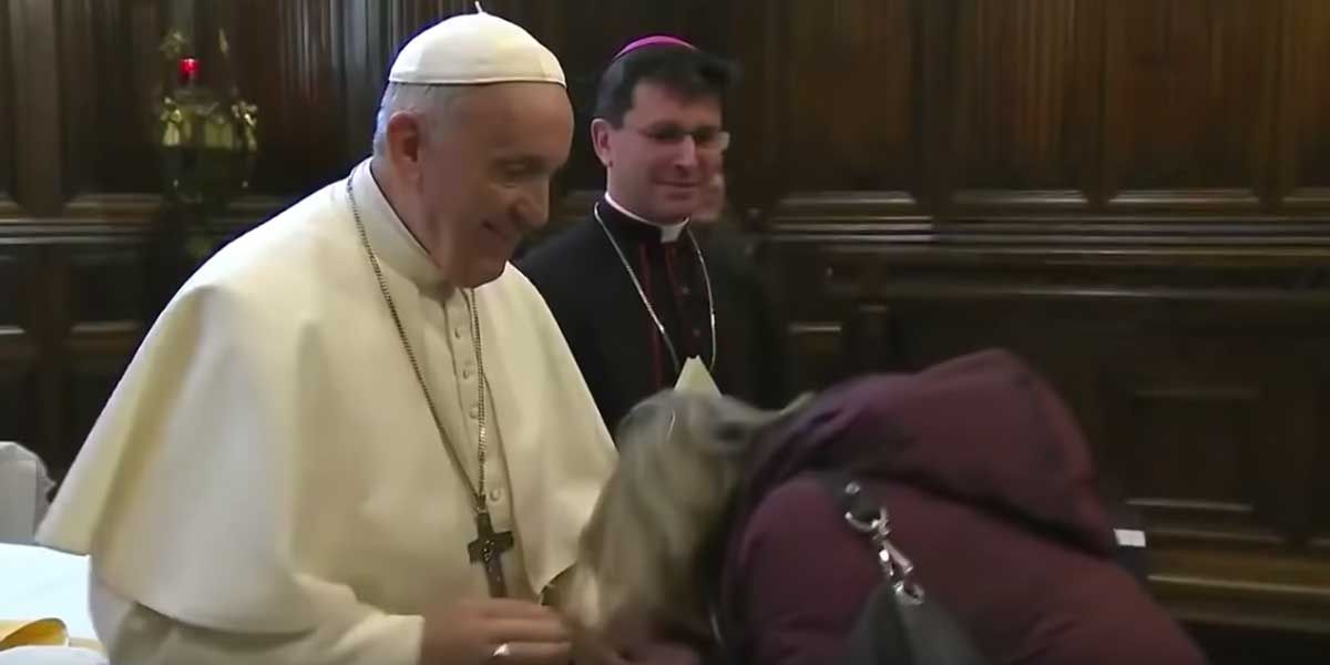 Esta es la razón por la que el sumo pontífice no dejó besar su anillo papal