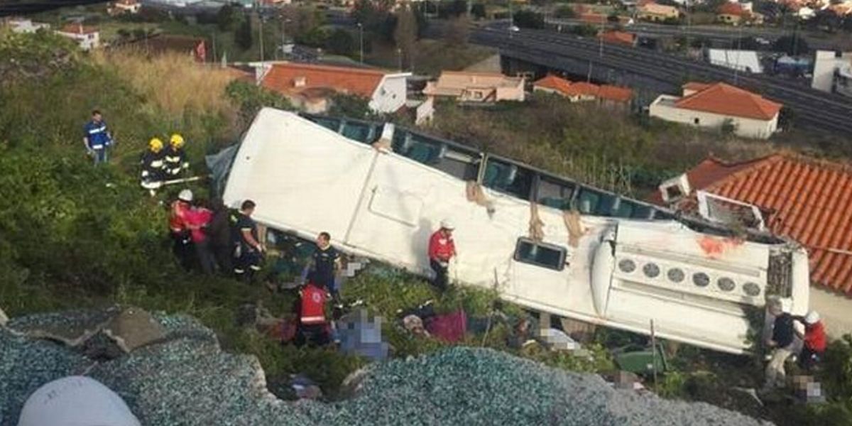 Al menos 28 muertos deja accidente de un autobús turístico en Madeira, Portugal