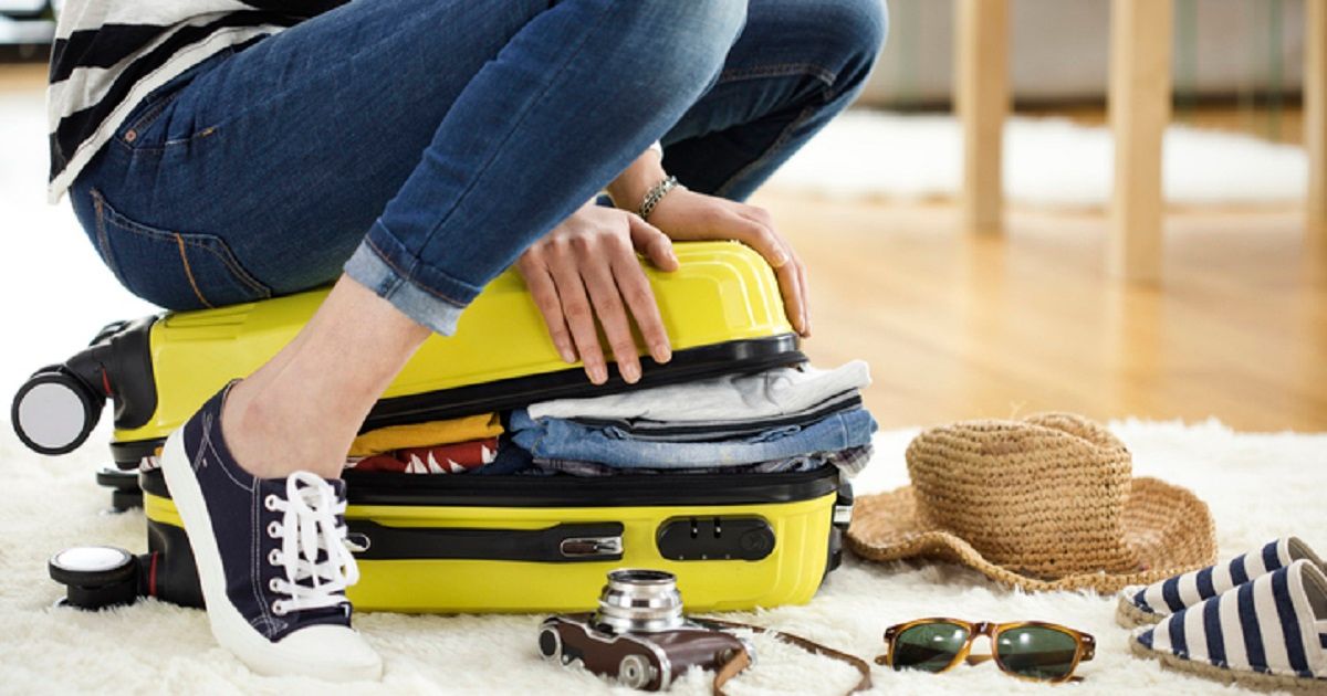 Se puso más de 3 kilos de ropa para no pagar exceso de equipaje en avión