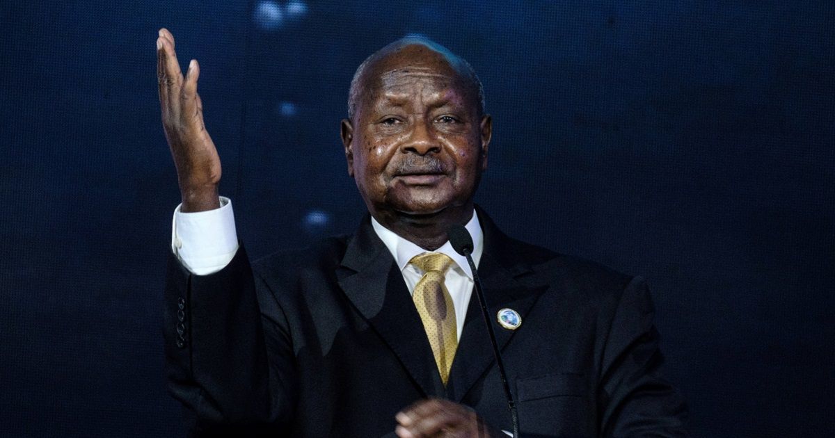 “La boca es para comer”: presidente de Uganda busca penalizar el sexo oral