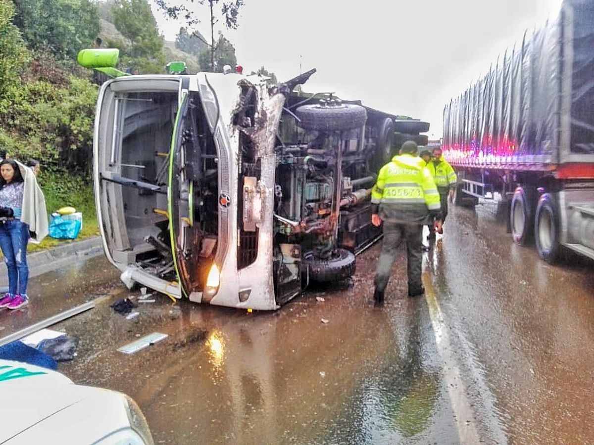 Accidente de tránsito en Ventaquemada deja dos muertos y 17 heridos