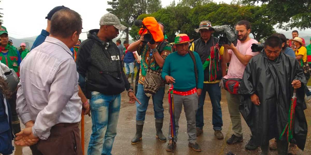 Minga indígena entrega a patrullero de la Policía, supuestamente infiltrado en el Cauca