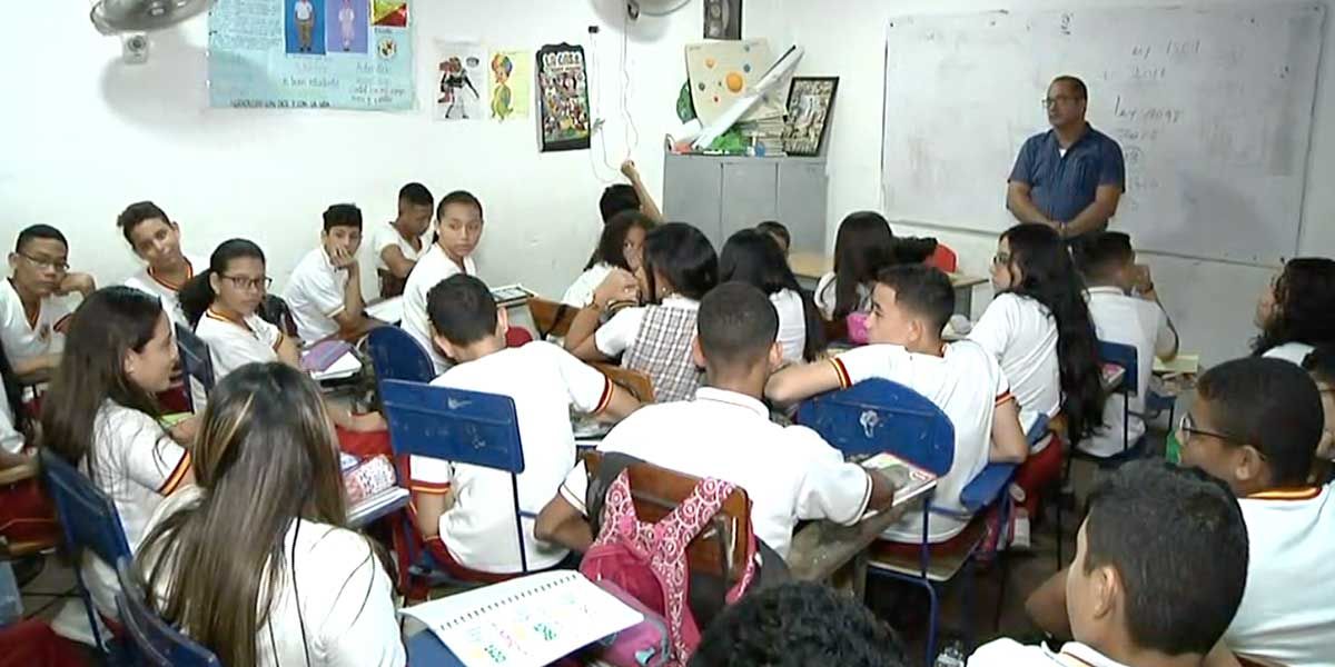 Barranquilla: colegio implementa pico y placa para estudiantes porque no caben en las aulas