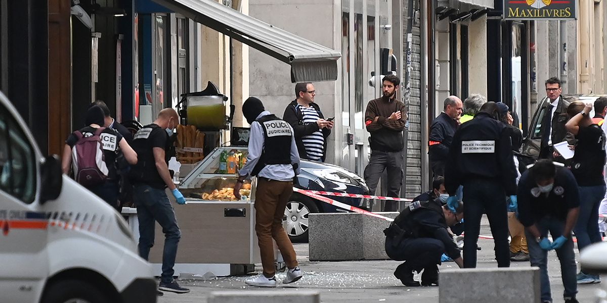 Detienen a un sospechoso y su madre por explosión de Lyon, Francia