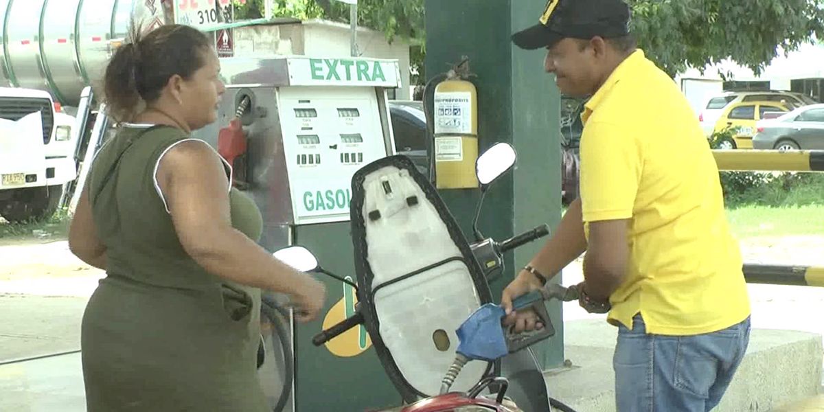 Por escasez de combustible, conductores trasnochan para lograr tanquear en La Guajira