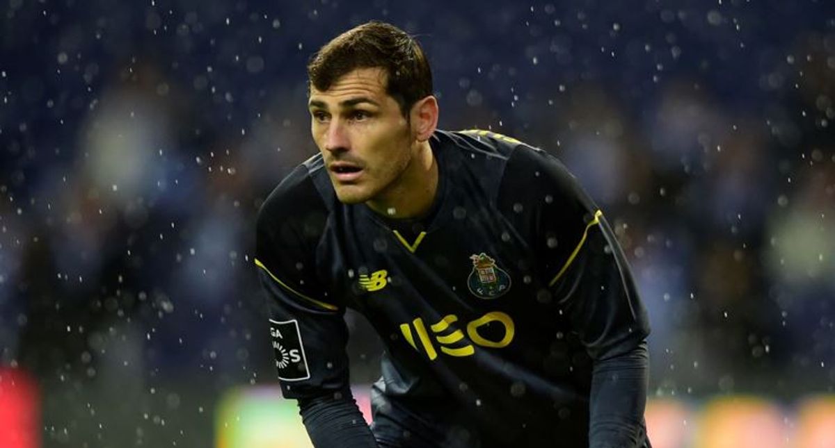 (Video) El emotivo homenaje de la hinchada del Porto a Iker Casillas