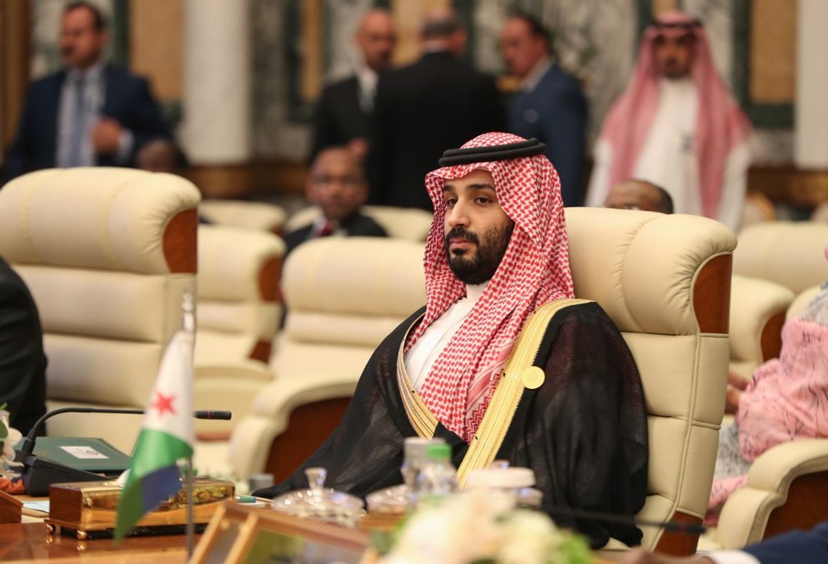 Príncipe saudita acusa a Irán por ataques a buques petroleros