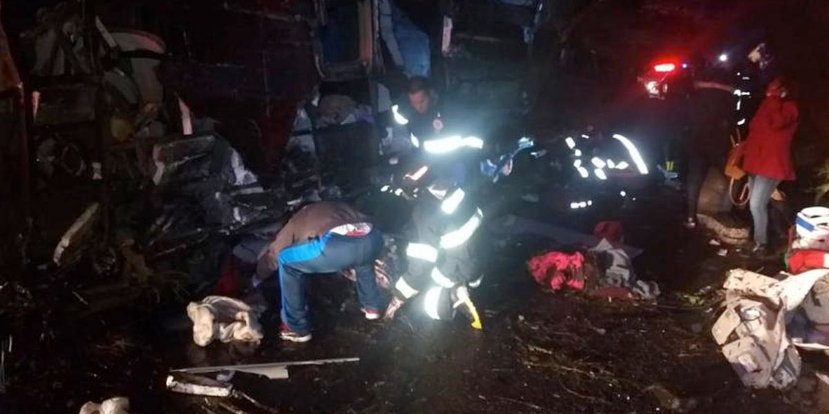 Al menos 10 muertos y 51 heridos en accidente de autobús en Brasil