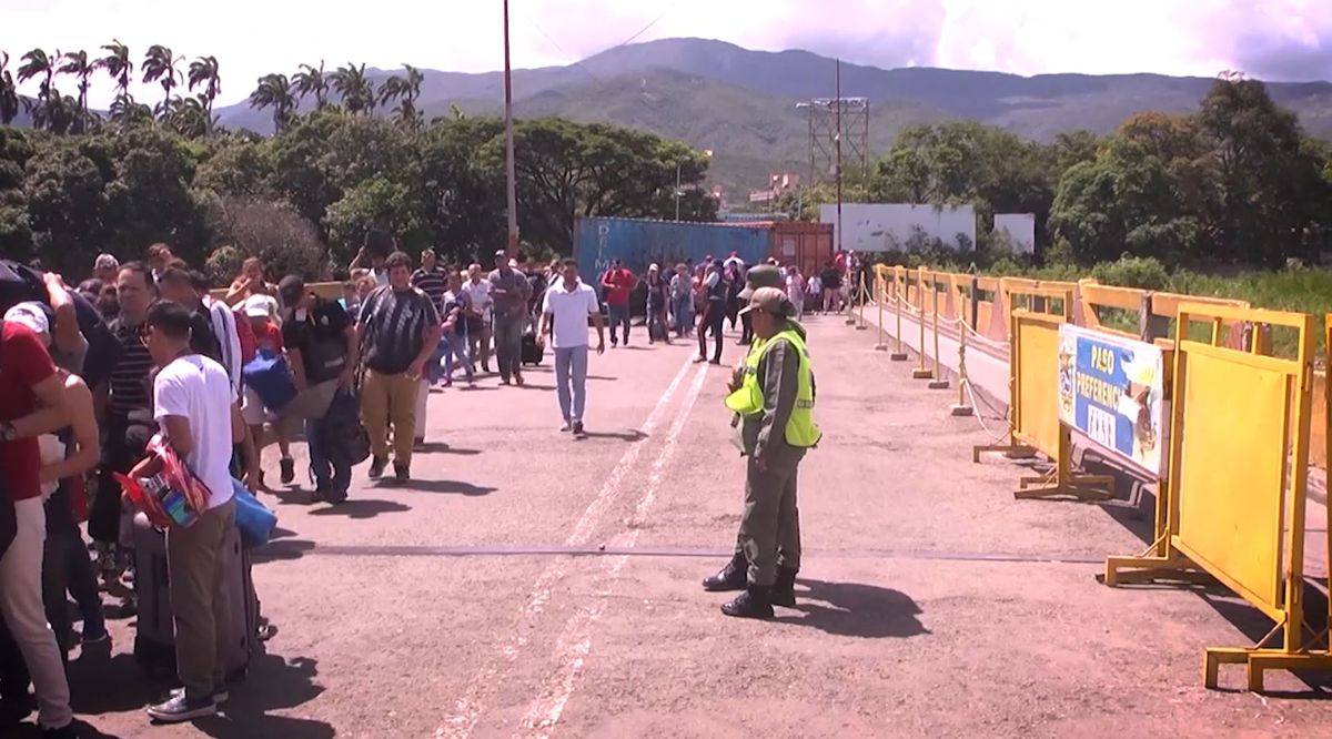 Aunque se reabrió frontera de Venezuela a Colombia el pasó sigue restringido por contenedores