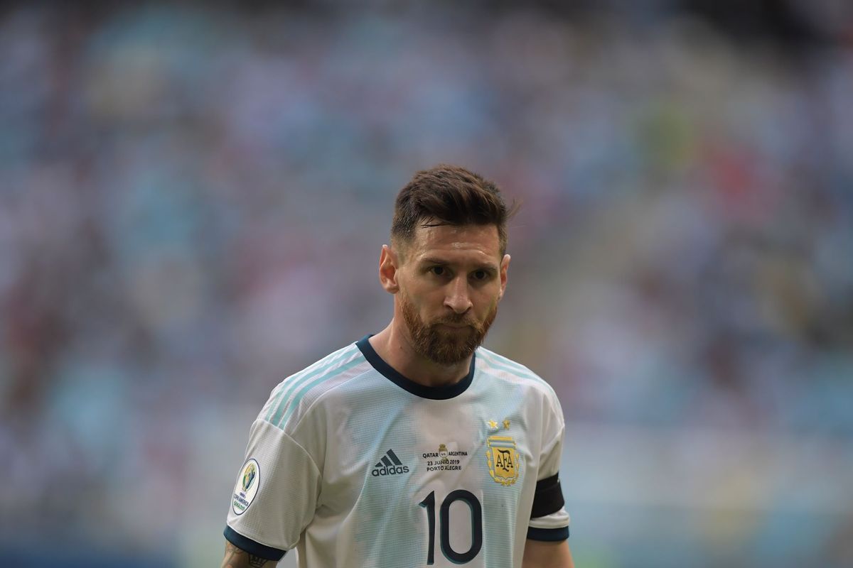 (Video) ¿Qué pasó Lio? Messi erró un gol increíble y la tiró a las nubes