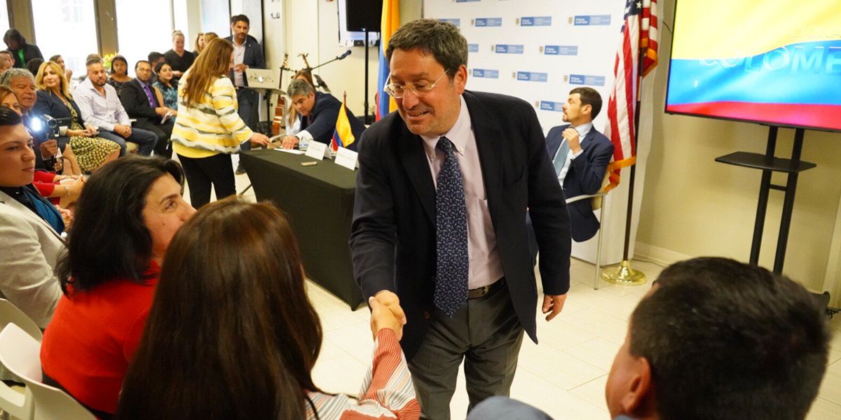 Embajador Francisco Santos habló de paz y migración con compatriotas en Nueva York